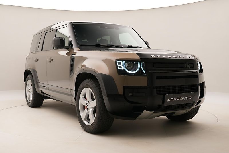 Land Rover Defender 110 D300 X AWD AUT CZ - fotka 14 z 55