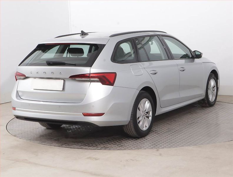Škoda Octavia (2023) Ambition 2.0 TDI, ČR,1.maj - fotka 5 z 15