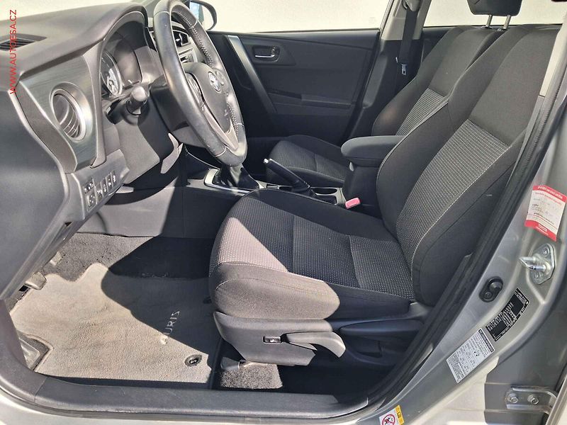 Toyota Auris (2013) 1.6VVTi, ČR, AC, navi, kamera - fotka 9 z 19