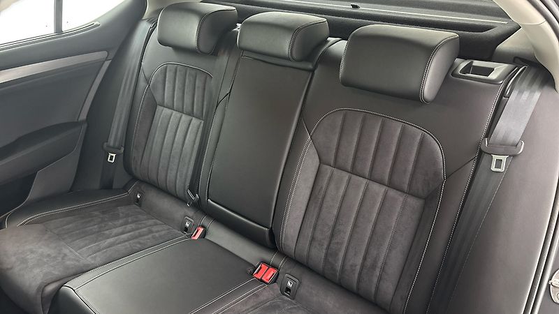 Škoda Superb 2.0 TDI DSG 4x4 Style - fotka 16 z 25