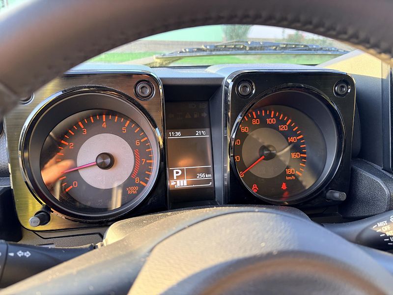 Suzuki Jimny 1,5 VVT AllGrip Long - fotka 16 z 33