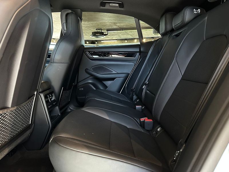 Porsche Macan 4, DriveAssist, Chrono, Masáž - fotka 34 z 37