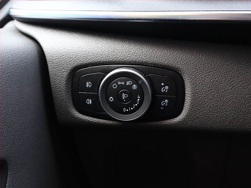 Ford Tourneo Custom (2023) Titanium 2.0 EcoBlue, ČR, 1Maj - fotka 15 z 17