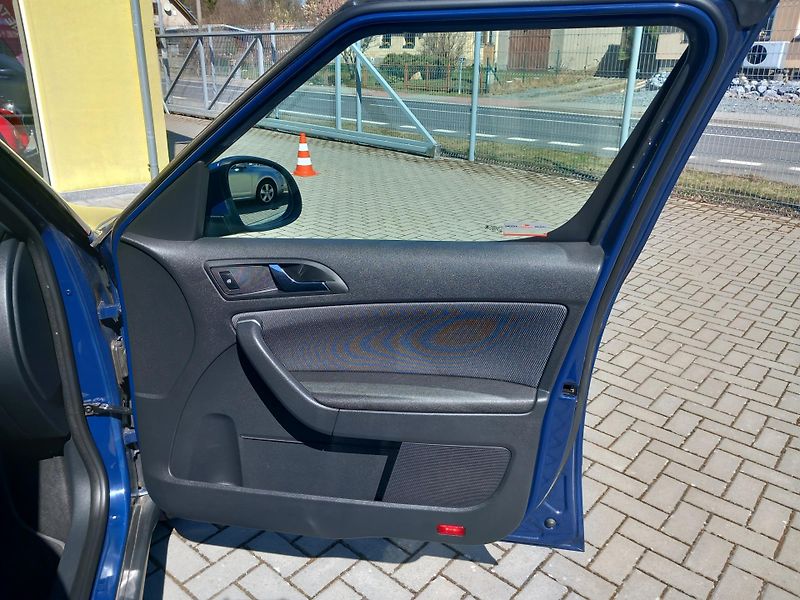 Škoda Yeti (2011) 1,6TDi TOPSTAV 1.MAJ. NOVÁ STK - fotka 18 z 39