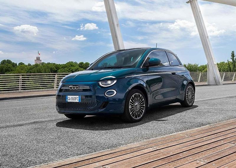 Také Hyundai i30 ve verzi hatchback lze stále koupit do 400 000 Kč