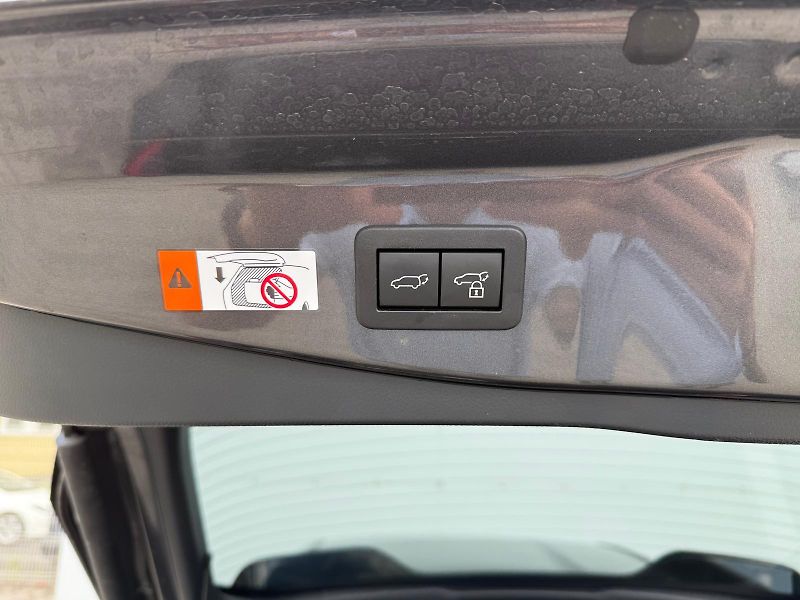 Toyota C-HR 2,0 PHEV E-CVT GR Sport - fotka 25 z 30