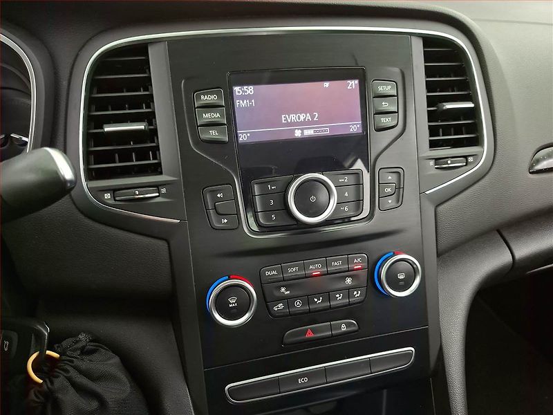 Renault Mégane (2017) 1.6 SCe, Tempomat - fotka 12 z 17