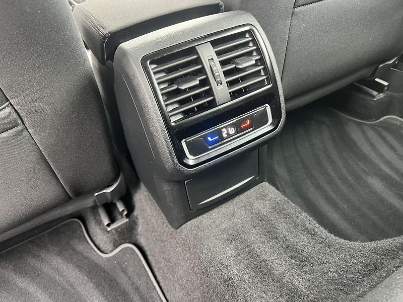 Volkswagen Passat (2024) 1.5TSI 110kW DSG 1.MAJITEL ČR - fotka 17 z 23