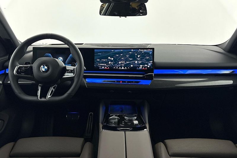 BMW Řada 5 540d xDrive Touring - fotka 7 z 21