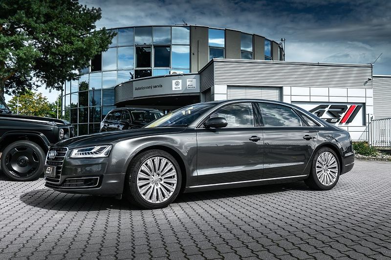 Audi A8 6,3 W12 L Max výbava - fotka 31 z 31