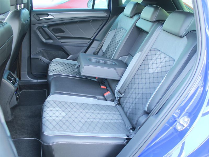 Volkswagen Tiguan 2,0 TDi 4Mot DSG R-Line Tov.Zá - fotka 9 z 19