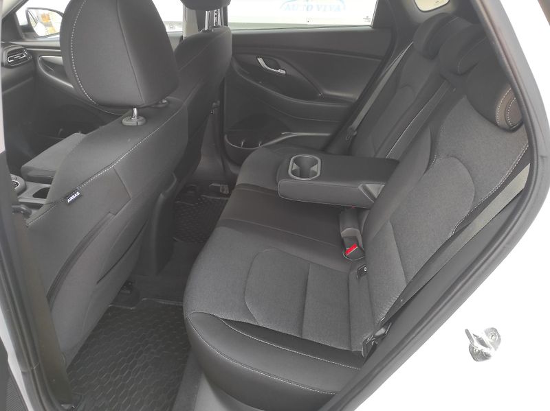 Hyundai i30 1,5T-GDi mHev,48V,AT,Fastback - fotka 16 z 42