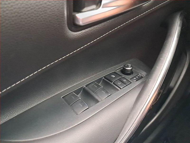 Toyota Corolla (2020) 1.8 Hybrid - fotka 16 z 17