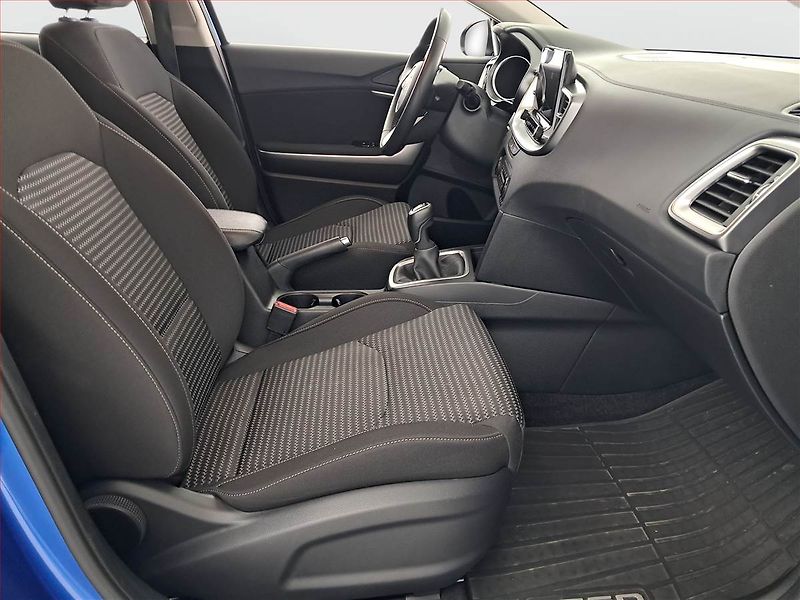 Kia Ceed (2025) 1.5 T-GDI - fotka 9 z 19