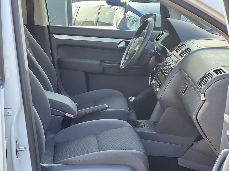 Volkswagen Touran 1.2TSi 77kw  7MÍST TEMPOMAT  - fotka 33 z 43