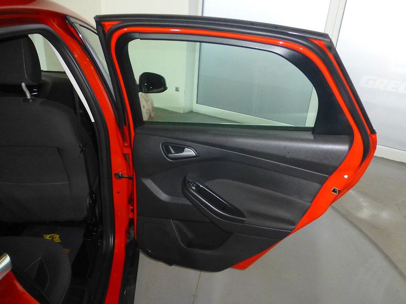 Ford Focus (2015) 1,5T-110KW*ALU*PARK.S*PŮVOD ČR - fotka 20 z 25