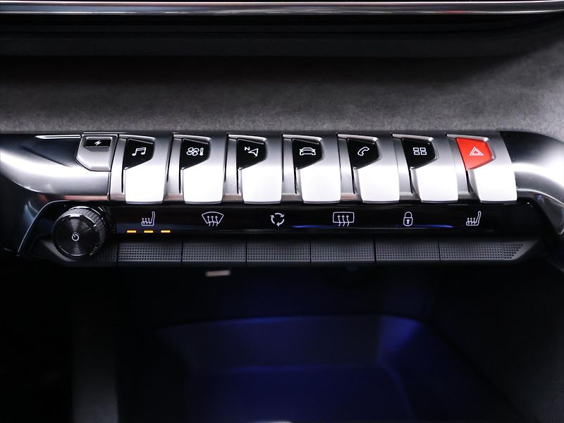 Peugeot 3008 GT 1,6 PureTech 133kW Automat - fotka 33 z 46