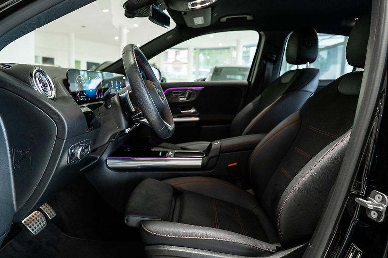Mercedes-Benz GLA (2025) 200 d/AMGPLUS/MULTIBEAM/TOP - fotka 10 z 19