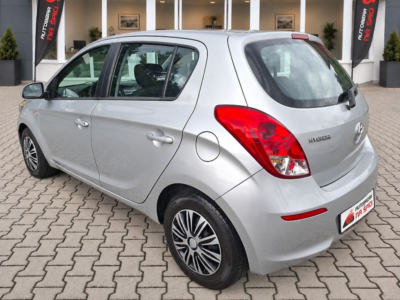 Hyundai i20 (2012) 1.2i 63kW -KLIMATIZACE-S.KNIHA - fotka 6 z 29