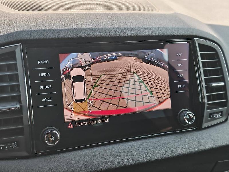 Škoda Karoq Sportline 1,5TSI - fotka 16 z 25