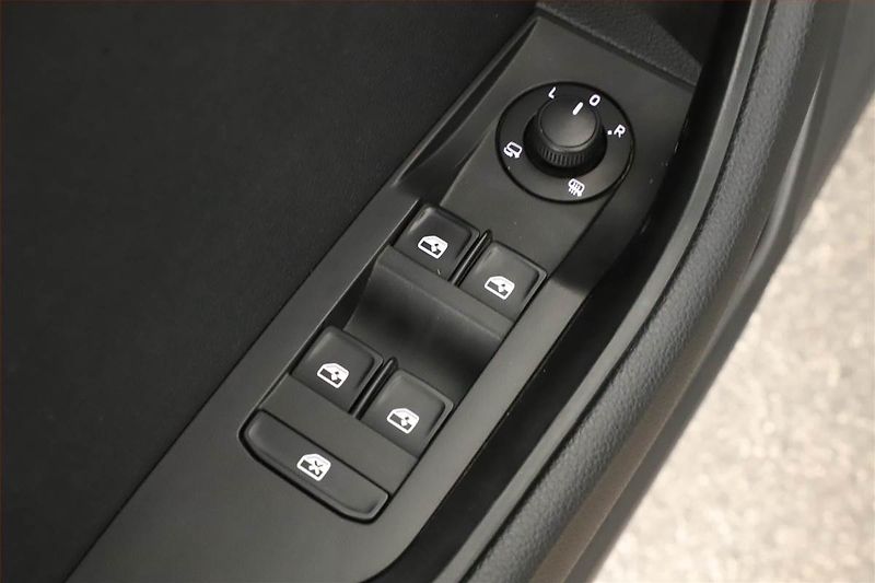 Škoda Superb (2016) 1.6 TDI, Xenony, Tempomat - fotka 12 z 15