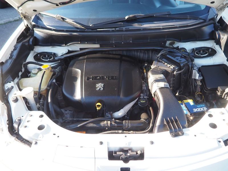 Peugeot 4007 (2010) 2.2 HDI, 115 kW, 4x4, 7 míst - fotka 32 z 39