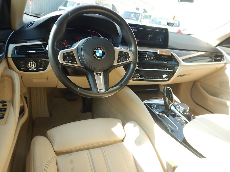 BMW Řada 5 520D XDRIVE - fotka 11 z 26