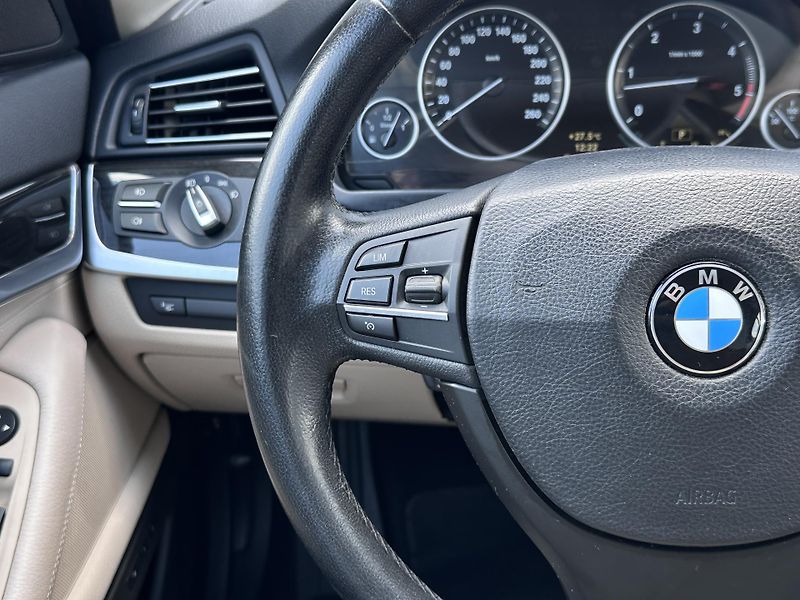 BMW Řada 5 530d Head-Up, Hi-Fi - fotka 12 z 21