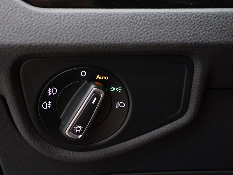 Volkswagen Touran 2,0 TDI 110kW Highline DSG DPH - fotka 16 z 33