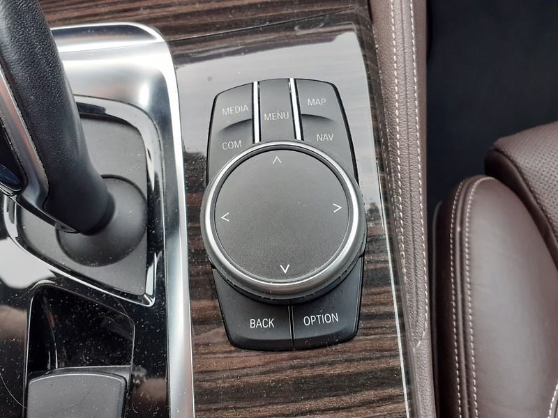 BMW Řada 5 (2019) 530d x Drive Luxury Line - fotka 21 z 48