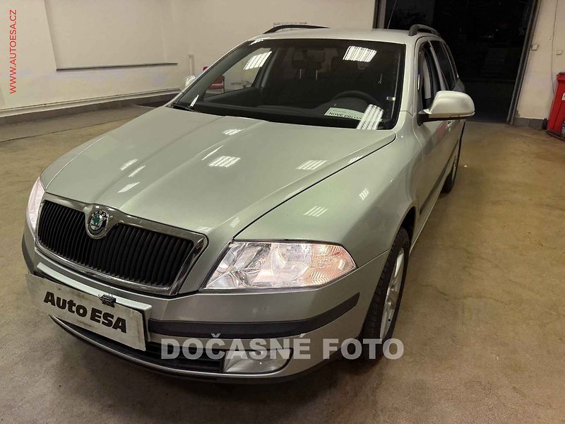 Škoda Octavia (2011) 1.6MPi, ČR, servis.kniha, AC - fotka 1 z 3