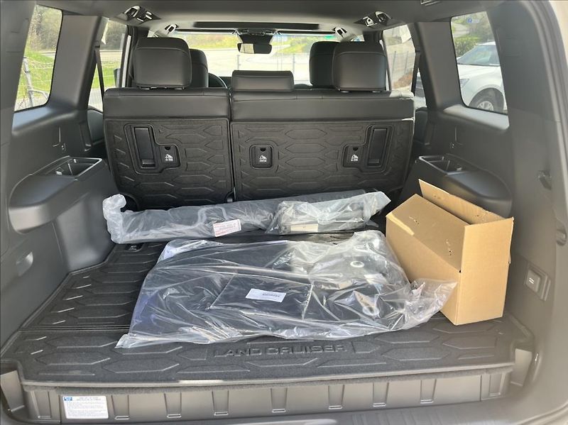 Toyota Land Cruiser 2,4 i-FORCE MAX HEV - fotka 12 z 48
