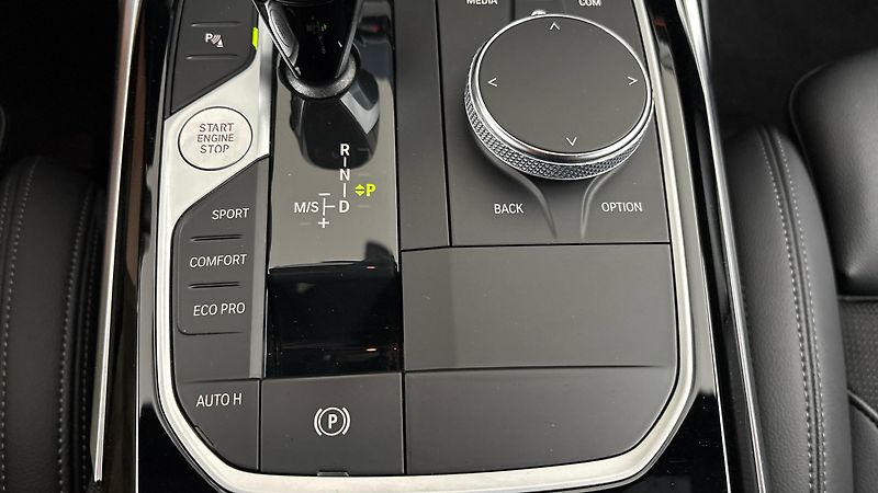 BMW Řada 3 330d AUT Sport Line - fotka 22 z 25