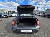Volkswagen Passat (2005) 2.0 TDi 103KW Comfort - náhled 16
