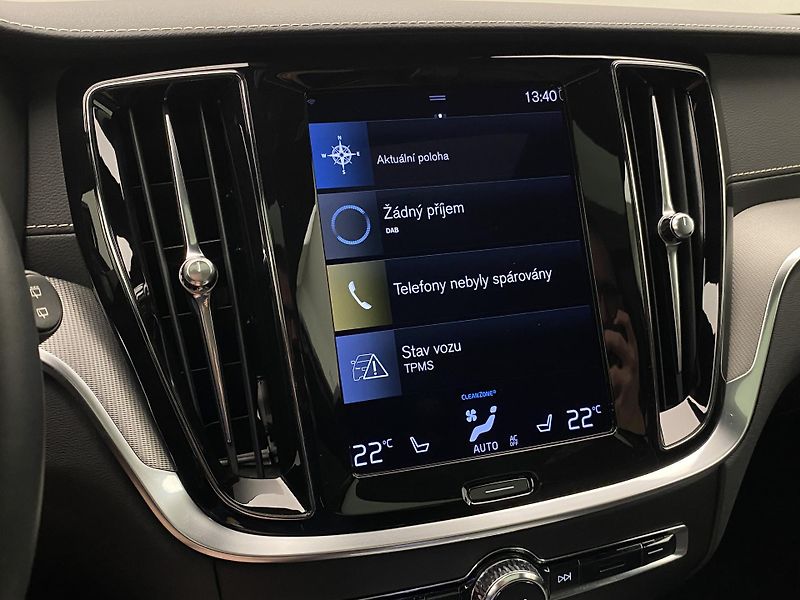 Volvo V60 B4 DARK PLUS AUT  - fotka 8 z 45