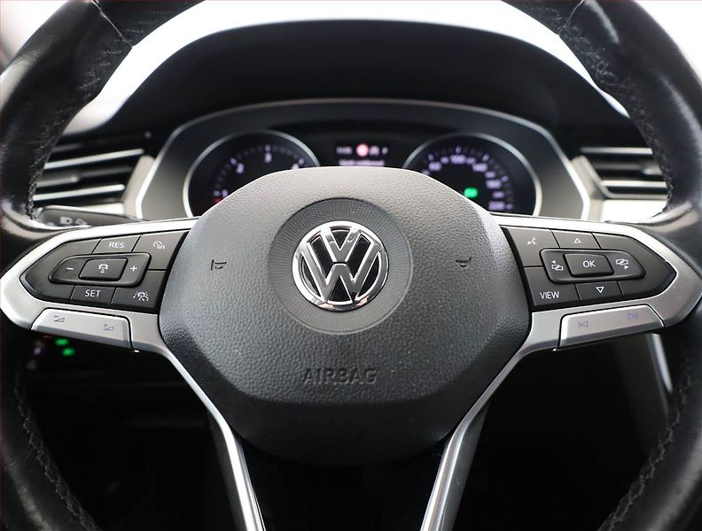 Volkswagen Passat (2019) Business 2.0 TDI, Automat - fotka 8 z 20