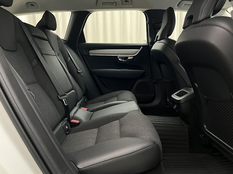Volvo V90 B4 MOMENTUM AUT  - fotka 20 z 44