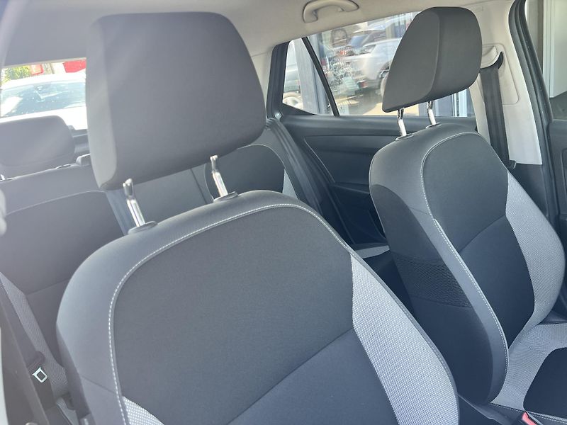 Škoda Fabia 1.0TSi 70kw TEMPOMAT TAŽNÉ ALU - fotka 36 z 44