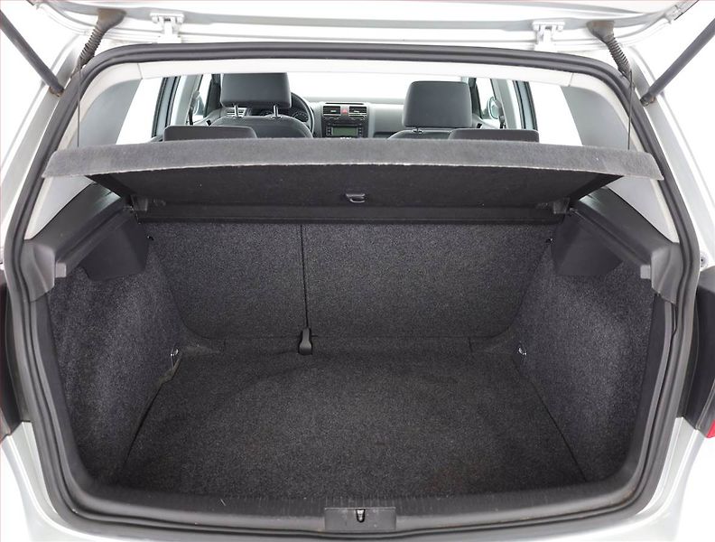 Volkswagen Golf (2005) Comfortline 1.4 16V, nová STK - fotka 9 z 10