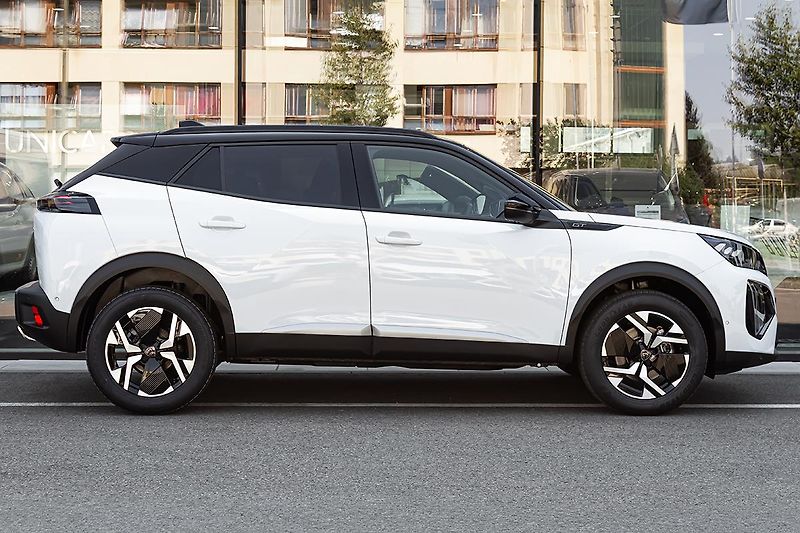 Peugeot 2008 (2026) 1,2 GT Hybrid 145 e-DCS6 - fotka 4 z 18