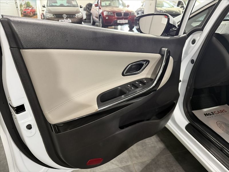 Kia Ceed 1,6   CRDI 94KW NAVI KAMERA ČR - fotka 7 z 44