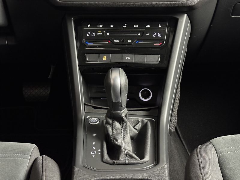 Volkswagen Touran 2,0 TDi  DSG Comfortline LED V - fotka 18 z 43
