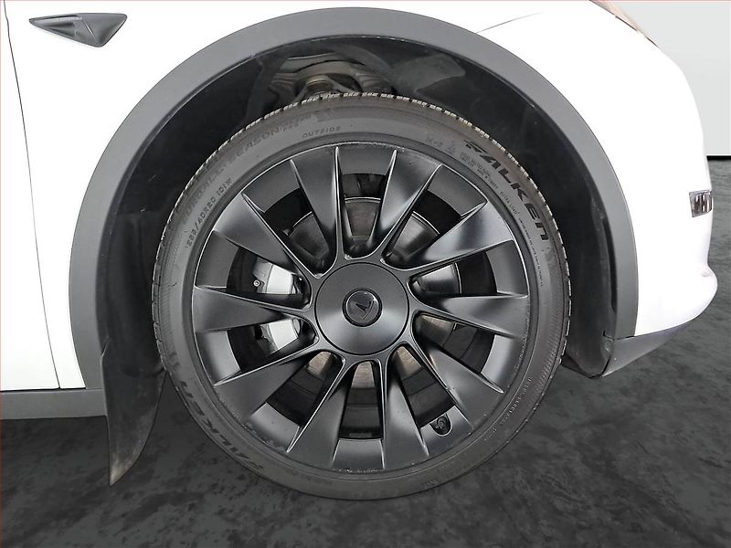 Tesla Model Y (2023) Long Range AWD 79kWh, SoH 90% - fotka 15 z 21