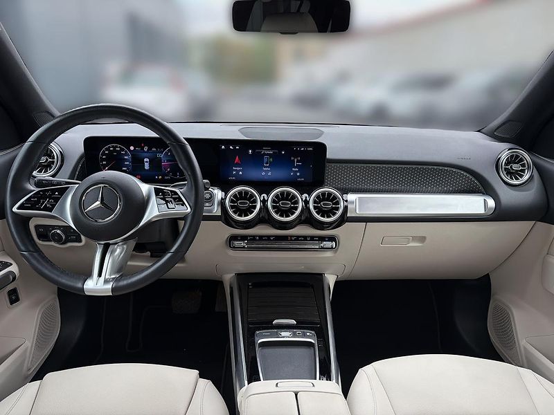 Mercedes-Benz GLB 200d 4MATIC - fotka 11 z 17