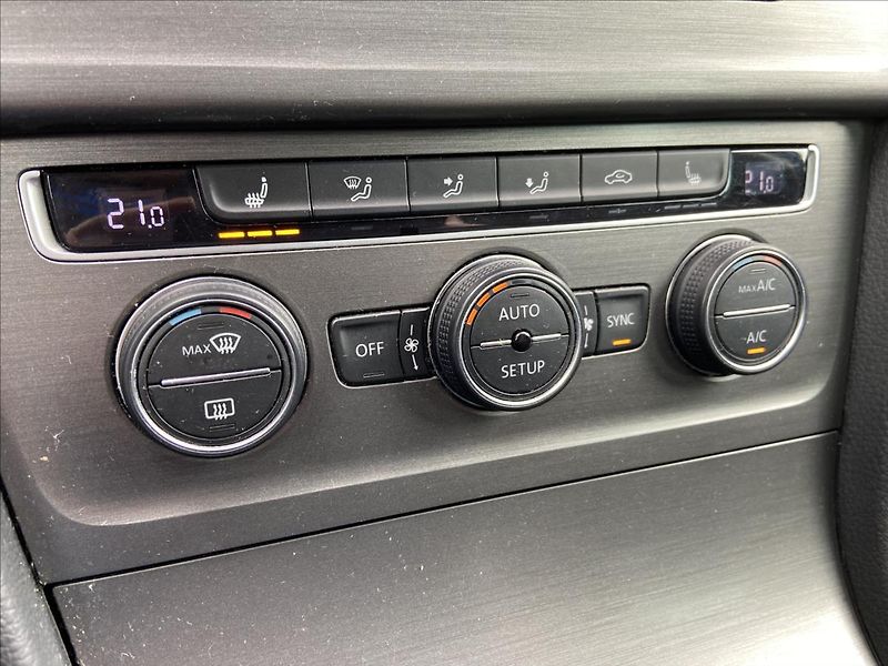 Volkswagen Golf 1,4 TSi REZERVACE  Serviska,Pa - fotka 20 z 50
