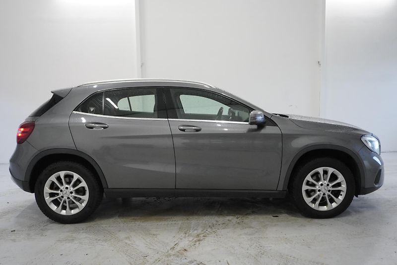Mercedes-Benz GLA GLA220D 4MATIC AMG-LINE AUT. - fotka 4 z 28