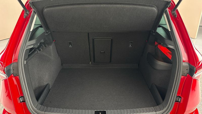 Škoda Karoq 1.5 TSI Ambition - fotka 17 z 25