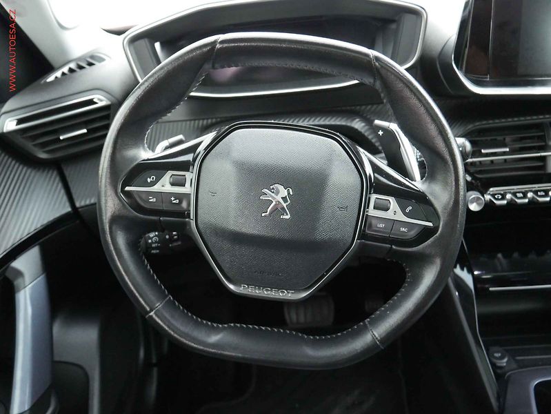 Peugeot 2008 (2020) 1.2 PT, Allure, AT, panor - fotka 14 z 15