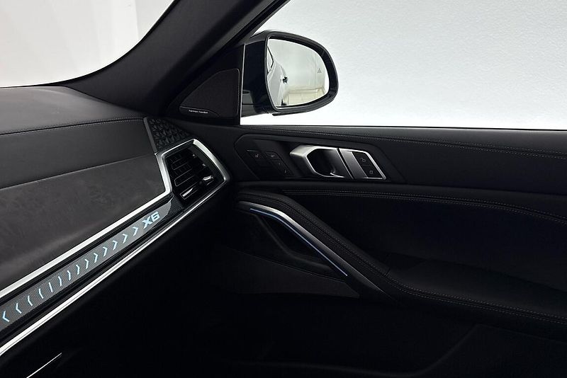 BMW X6 xDrive40d - fotka 18 z 26