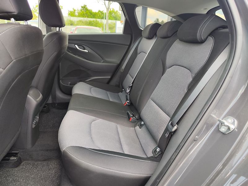 Hyundai i30 1.5i/71kW Smart Climate - fotka 10 z 31